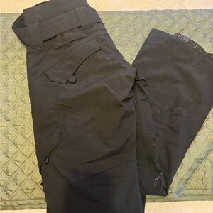 Women ski pants, new with tags